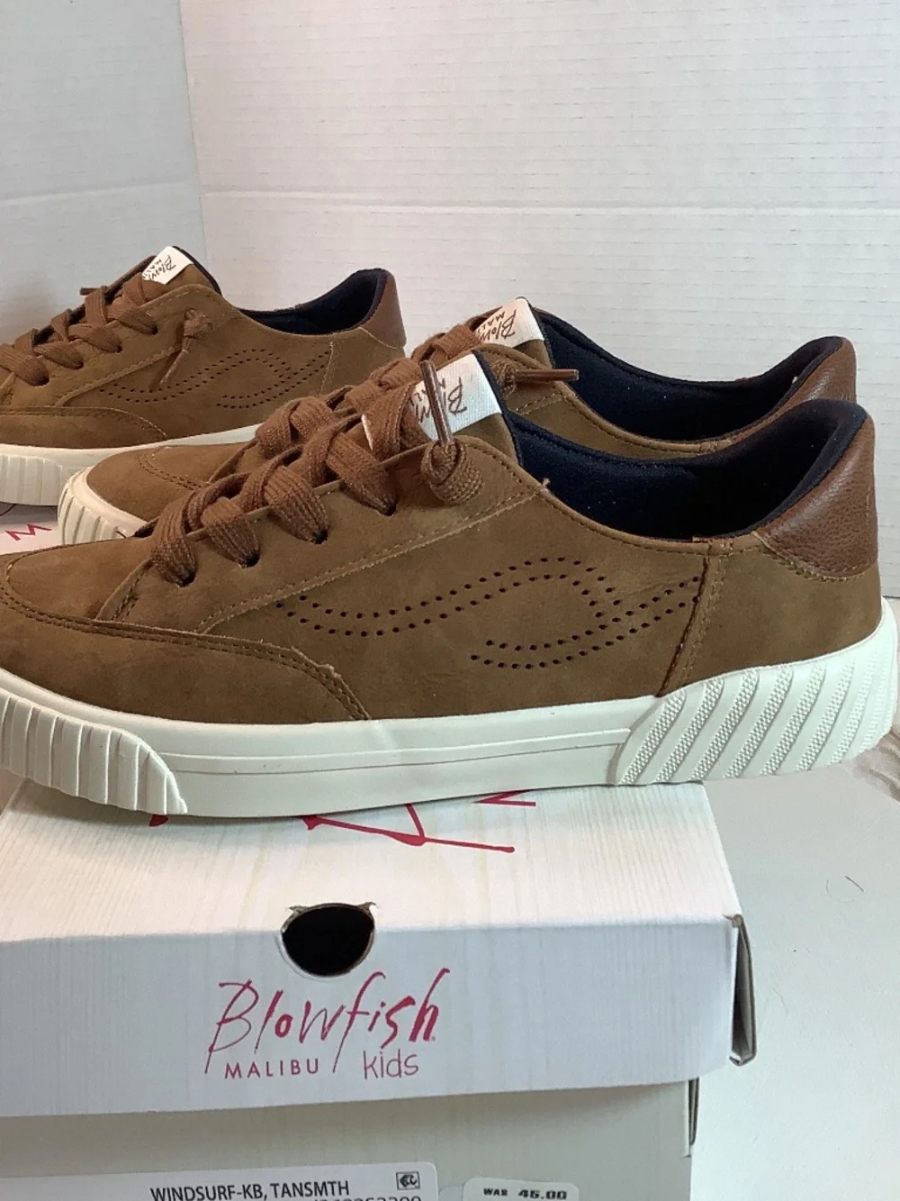 NWT Blowfish Malibu Kids Windsurf brown tan sneaker slip on Leather unisex sz.4